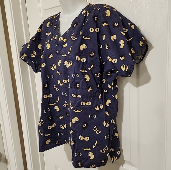 S.C.R.U.B.S. Women's Scrub Top Spooky Eyes Print V Neck Size Medium - Picture 4 of 9